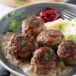 Köttbullar – Rezept für Hackbällchen wie bei IKEA 2 Köttbullar – Rezept für Hackbällchen wie bei IKEA