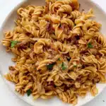 Vegane Pasta mit karamellisierten Zwiebeln 2 Vegane Pasta mit karamellisierten Zwiebeln