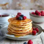 Fluffige Buttermilch-Pancakes – Perfektes Frühstück 2 Fluffige Buttermilch-Pancakes – Perfektes Frühstück
