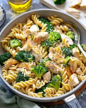 Chicken and Broccoli Pasta mit Zitronenrahmsauce